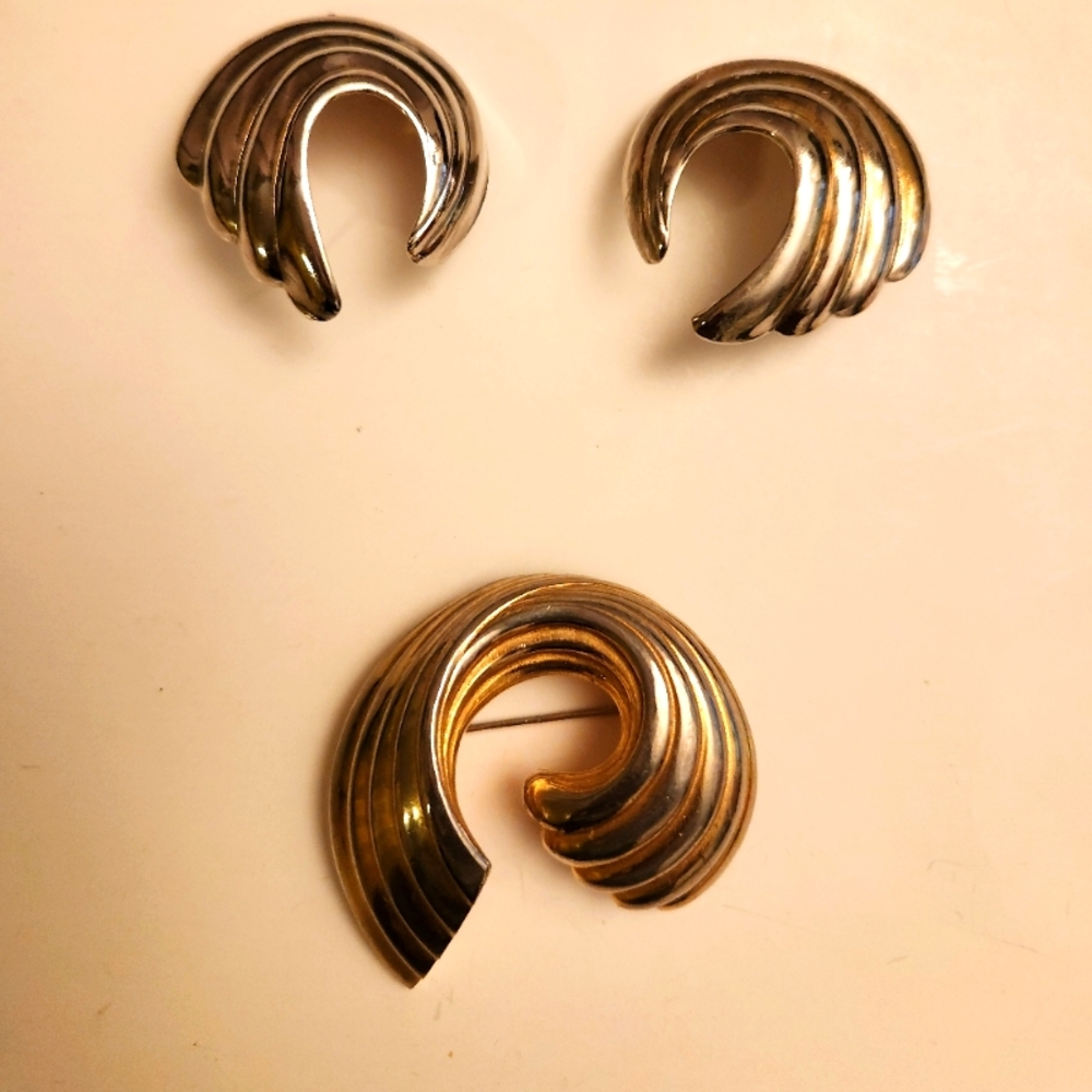Vintage Gold Swirl Earring and Brooch Set